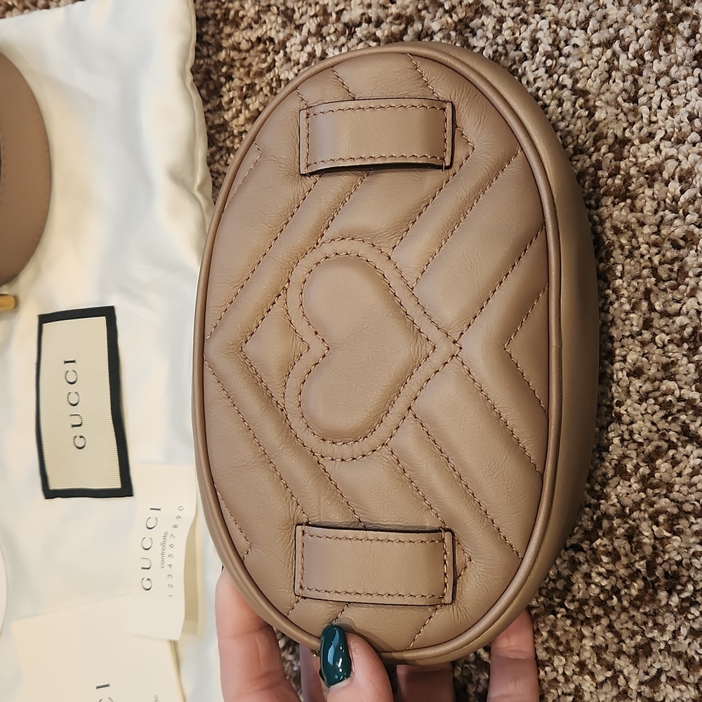 Gucci Belt Bag - Picture 2 of 9